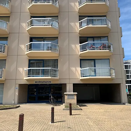 In With Sea Views, Cleaning Included Apartament *