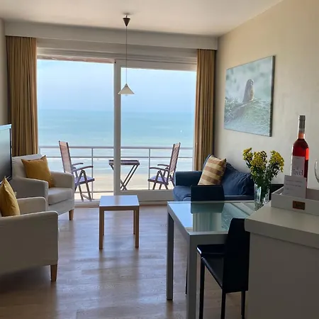 In With Sea Views, Cleaning Included Lägenhet *